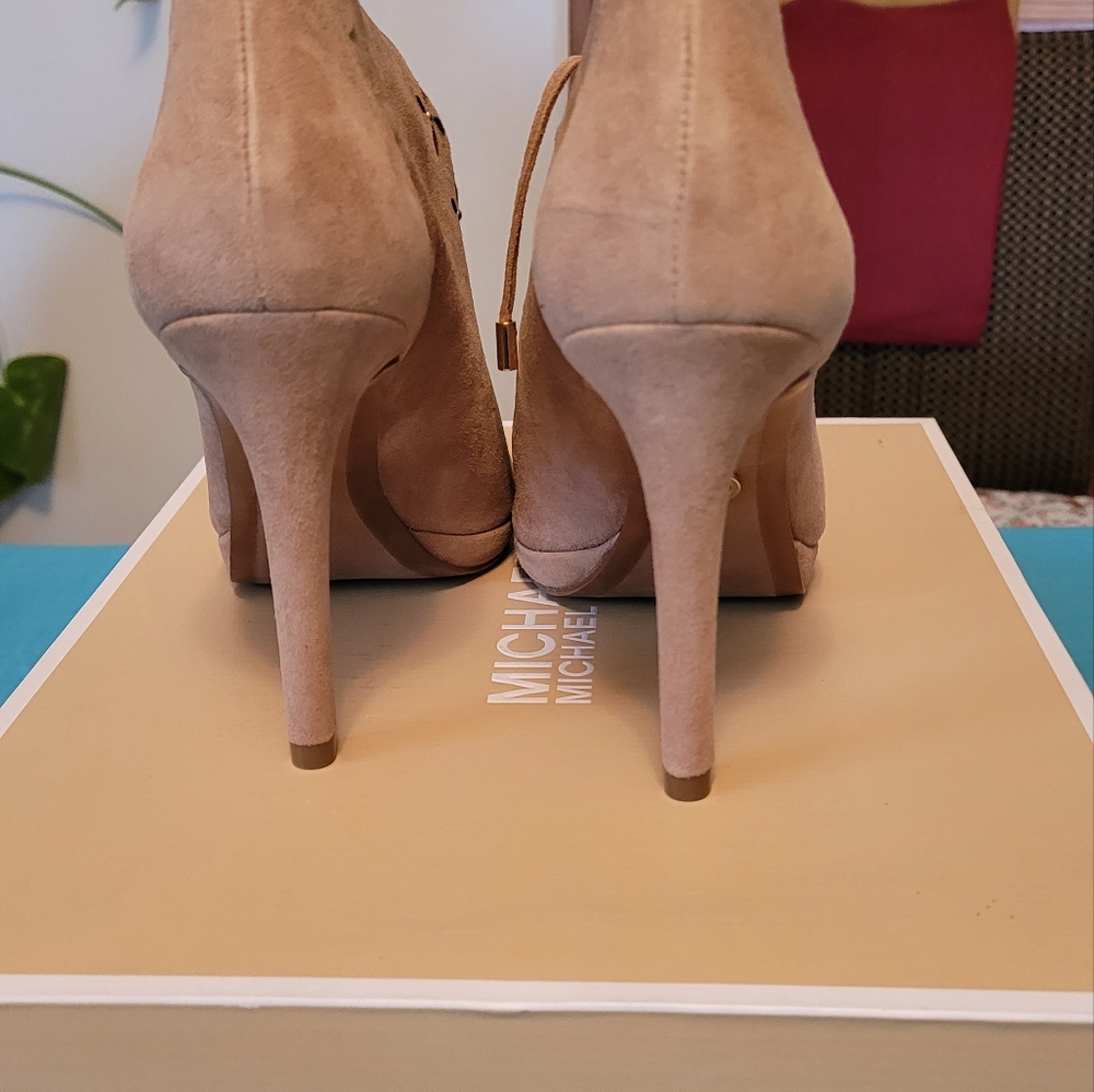 Michael Michael Kors suede cutout bootie - Picture 3 of 5